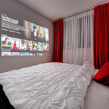 Апартаменти Ari Cinema Apartament With 2M Videoproiector Арад Екстер'єр фото
