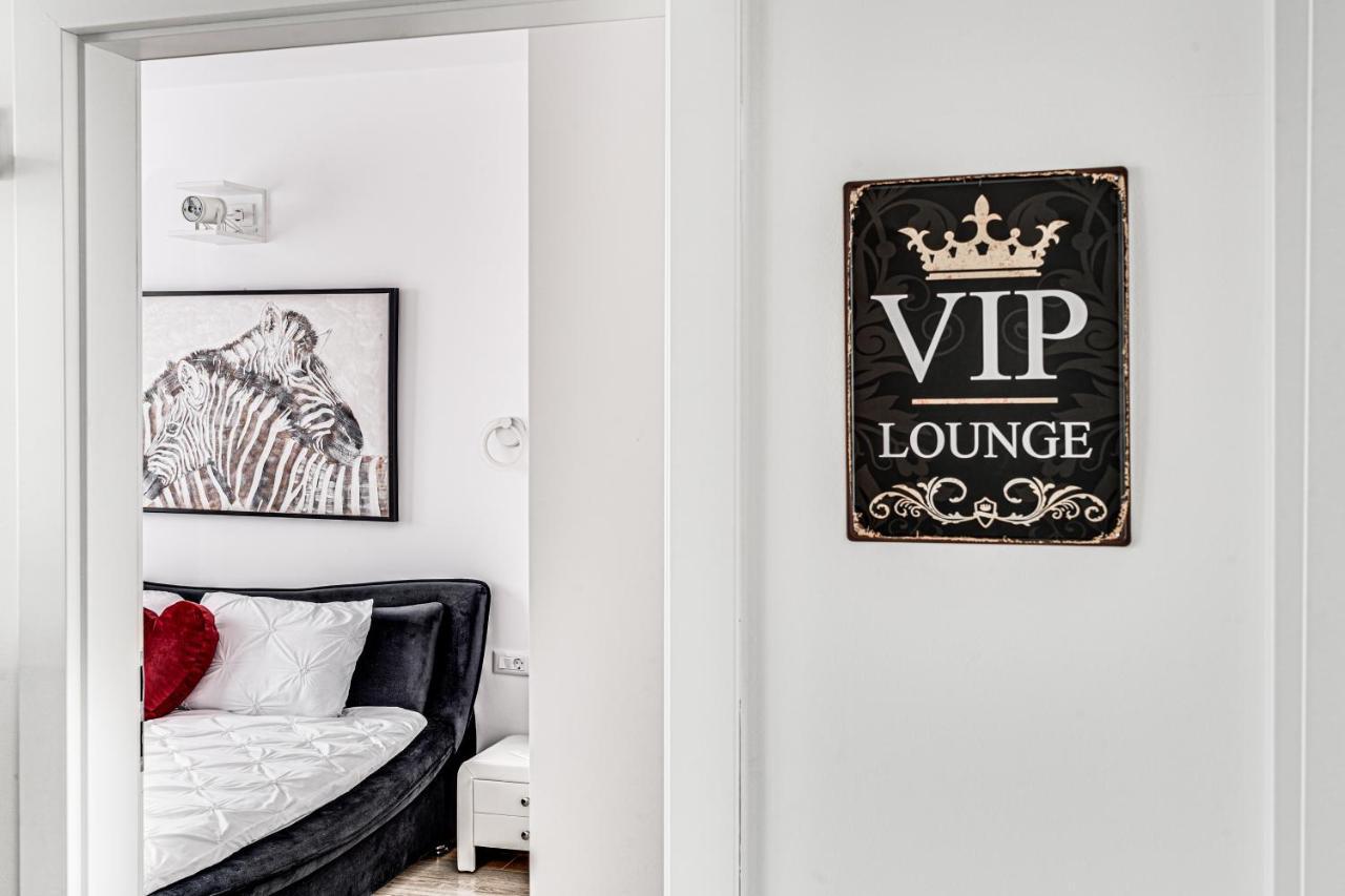 Апартаменти Ari Cinema Apartament With 2M Videoproiector Арад Екстер'єр фото