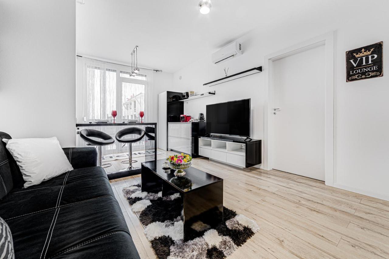Апартаменти Ari Cinema Apartament With 2M Videoproiector Арад Екстер'єр фото