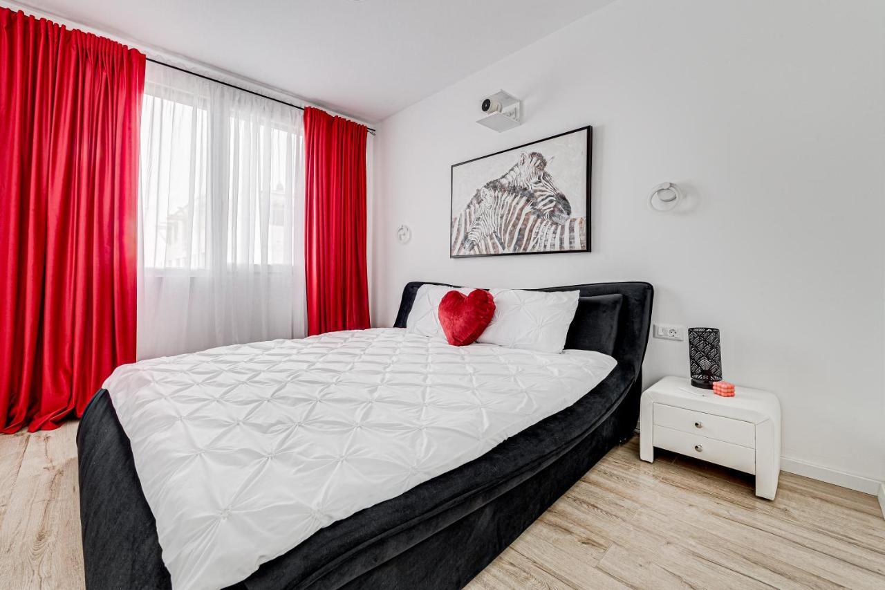 Апартаменти Ari Cinema Apartament With 2M Videoproiector Арад Екстер'єр фото