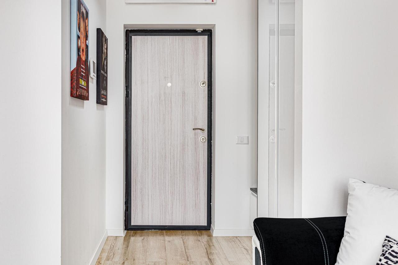 Апартаменти Ari Cinema Apartament With 2M Videoproiector Арад Екстер'єр фото