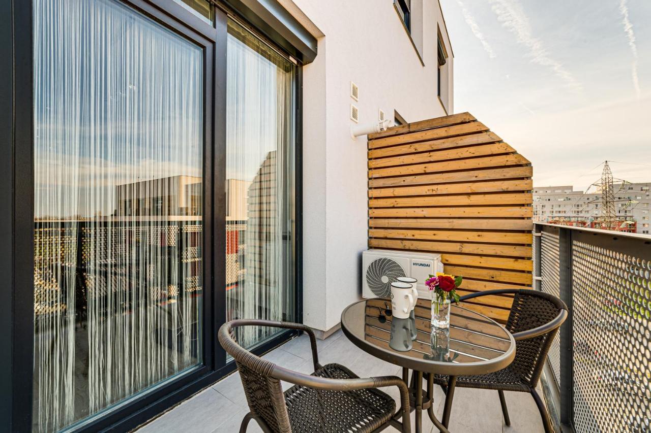Апартаменти Ari Cinema Apartament With 2M Videoproiector Арад Екстер'єр фото