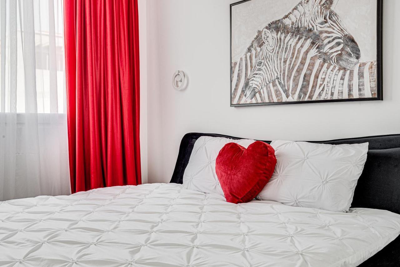 Апартаменти Ari Cinema Apartament With 2M Videoproiector Арад Екстер'єр фото